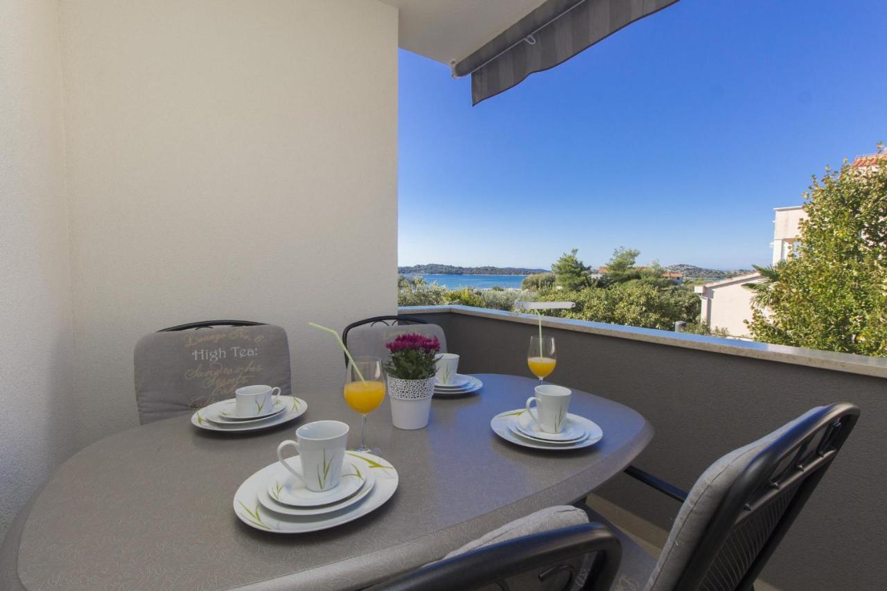 Apartments Luka Vodice Exteriör bild