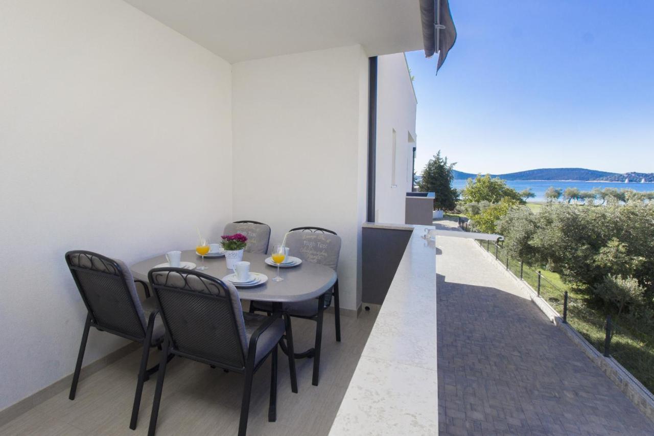 Apartments Luka Vodice Exteriör bild