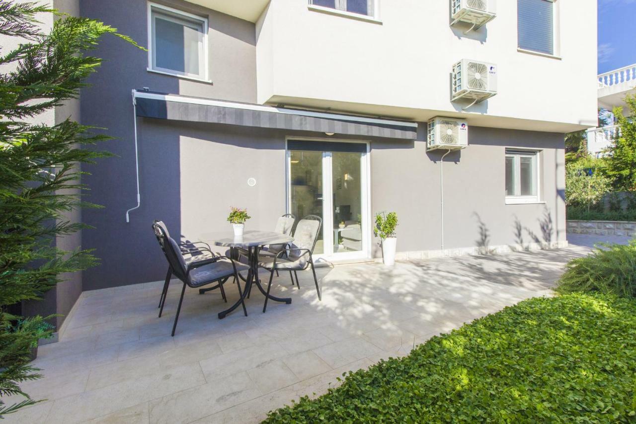 Apartments Luka Vodice Exteriör bild