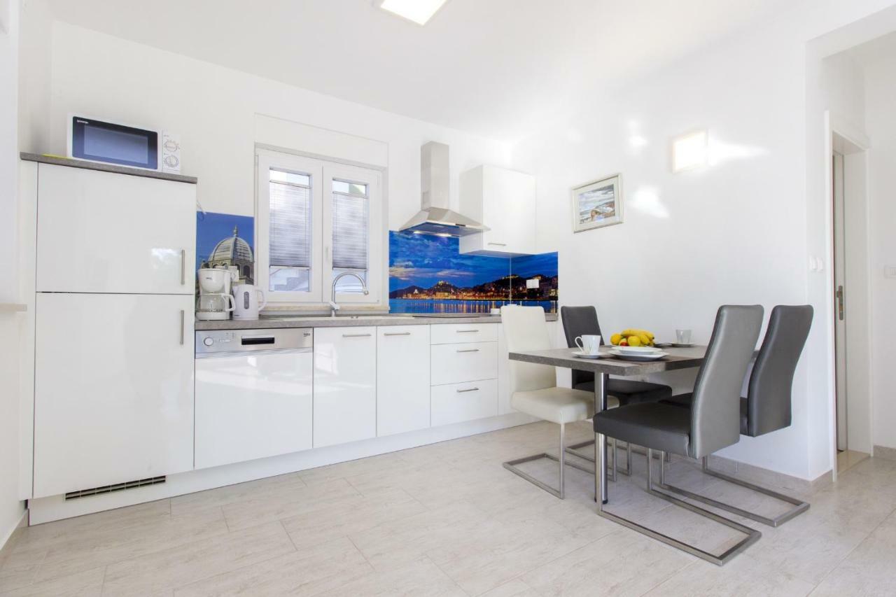 Apartments Luka Vodice Exteriör bild